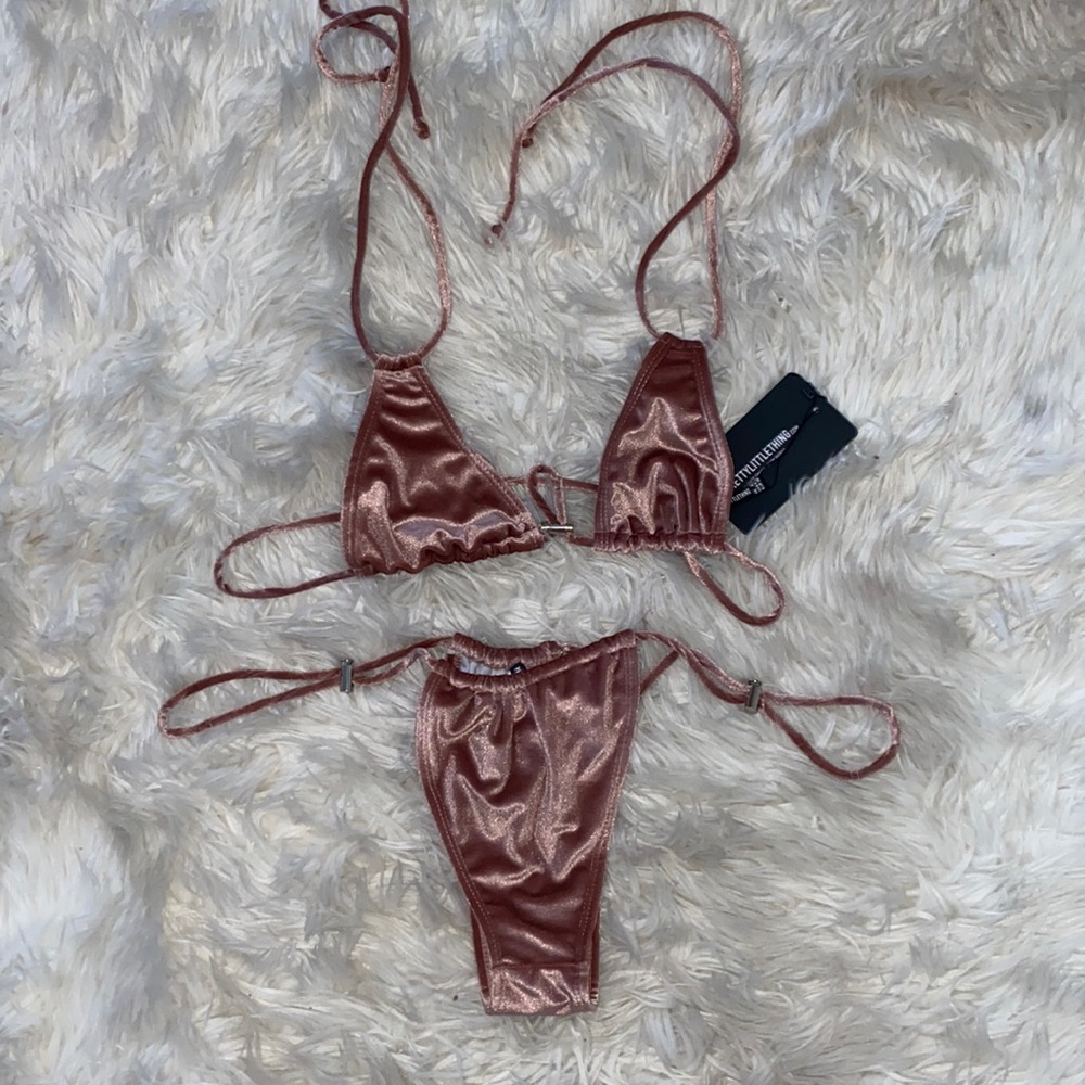 Dusty rose bikini 👙